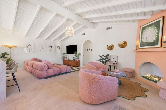 231 W El Camino Way, Palm Springs, CA 92264