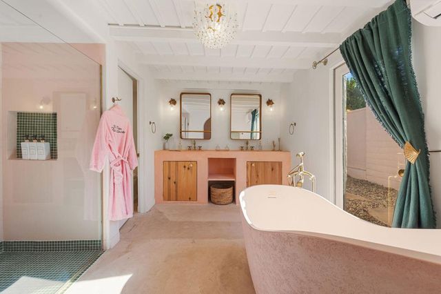 231 W El Camino Way, Palm Springs, CA 92264