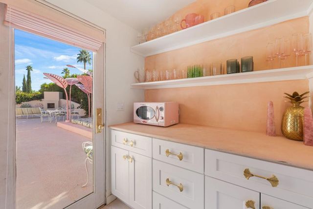 231 W El Camino Way, Palm Springs, CA 92264