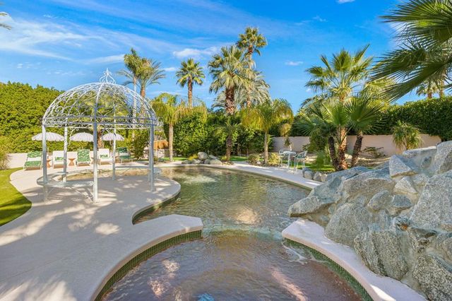 231 W El Camino Way, Palm Springs, CA 92264