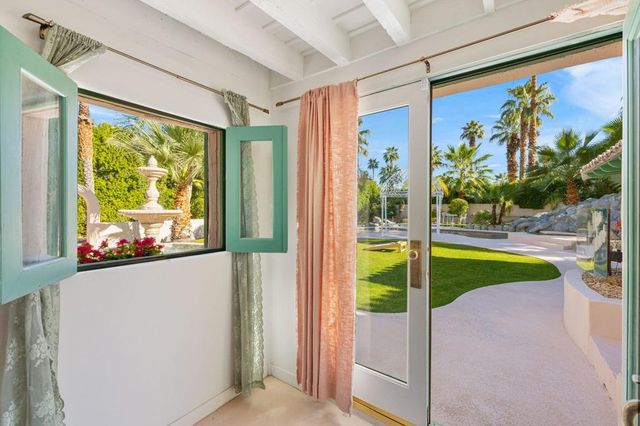 231 W El Camino Way, Palm Springs, CA 92264