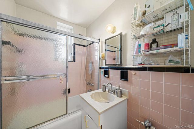 31-85 Crescent Street 608, Astoria, NY 11106