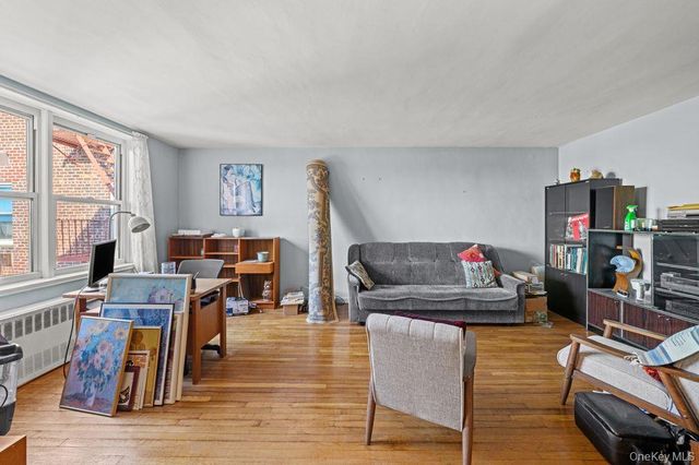 31-85 Crescent Street 608, Astoria, NY 11106