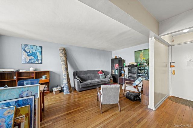 31-85 Crescent Street 608, Astoria, NY 11106