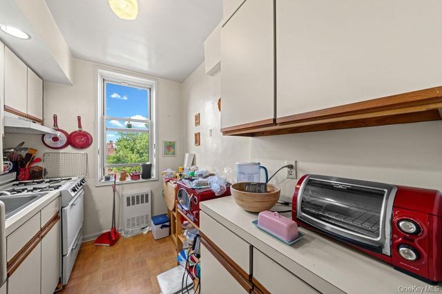 31-85 Crescent Street 608, Astoria, NY 11106