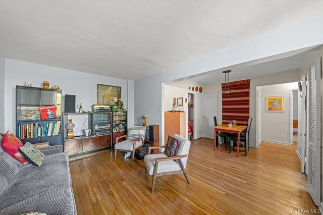 31-85 Crescent Street 608, Astoria, NY 11106