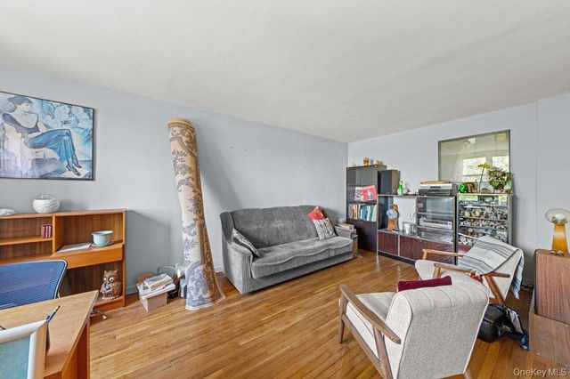 31-85 Crescent Street 608, Astoria, NY 11106