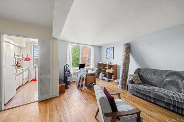 31-85 Crescent Street 608, Astoria, NY 11106