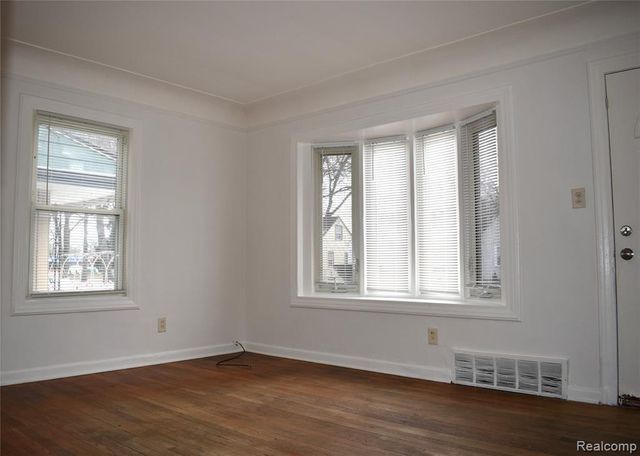 25916 Mcdonald Street, Dearborn Heights, MI 48125