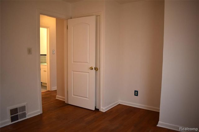 25916 Mcdonald Street, Dearborn Heights, MI 48125