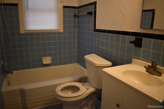 25916 Mcdonald Street, Dearborn Heights, MI 48125