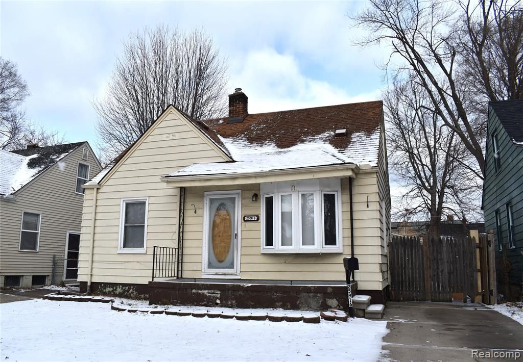 25916 Mcdonald Street, Dearborn Heights, MI 48125