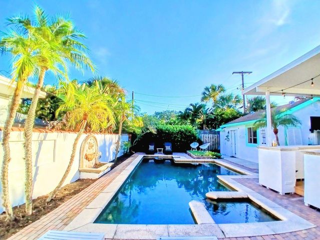 205 18th Avenue N, Lake Worth Beach, FL 33460