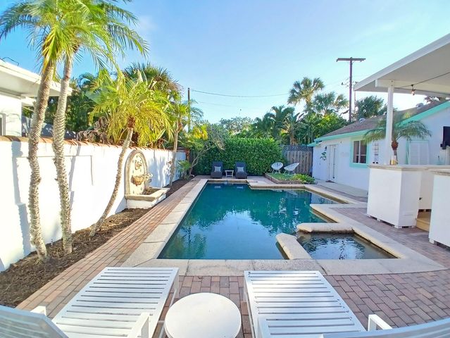 205 18th Avenue N, Lake Worth Beach, FL 33460