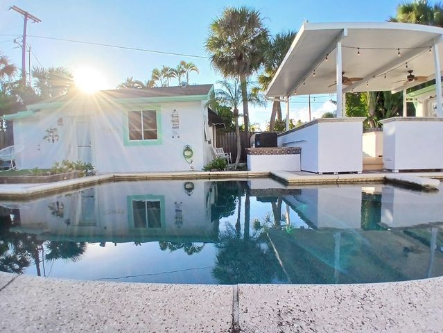 205 18th Avenue N, Lake Worth Beach, FL 33460