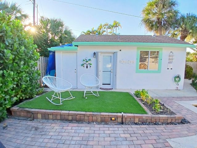 205 18th Avenue N, Lake Worth Beach, FL 33460