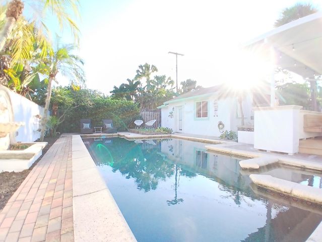 205 18th Avenue N, Lake Worth Beach, FL 33460