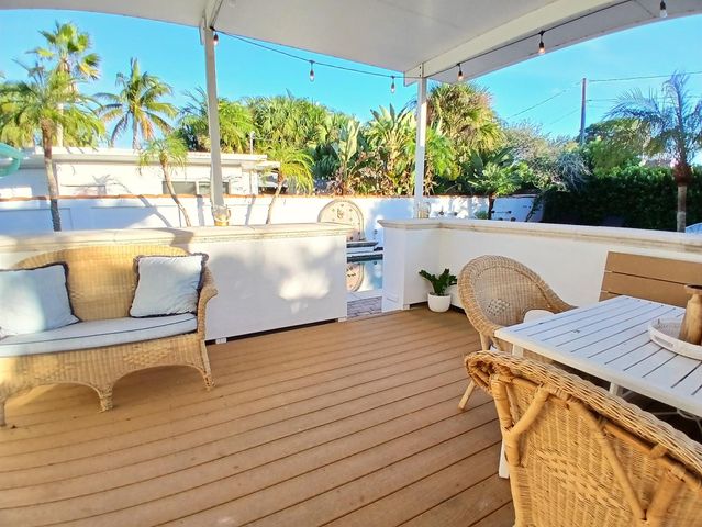 205 18th Avenue N, Lake Worth Beach, FL 33460