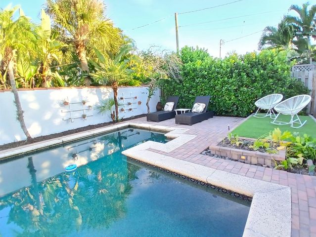 205 18th Avenue N, Lake Worth Beach, FL 33460