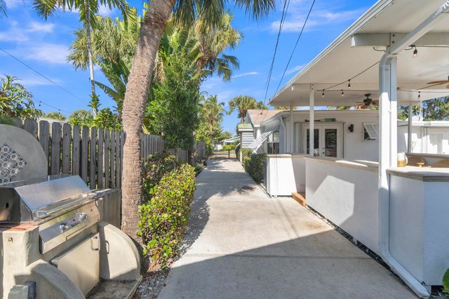 205 18th Avenue N, Lake Worth, FL 33460