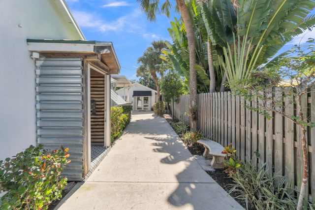 205 18th Avenue N, Lake Worth, FL 33460