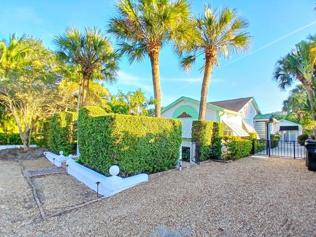 205 18th Avenue N, Lake Worth, FL 33460