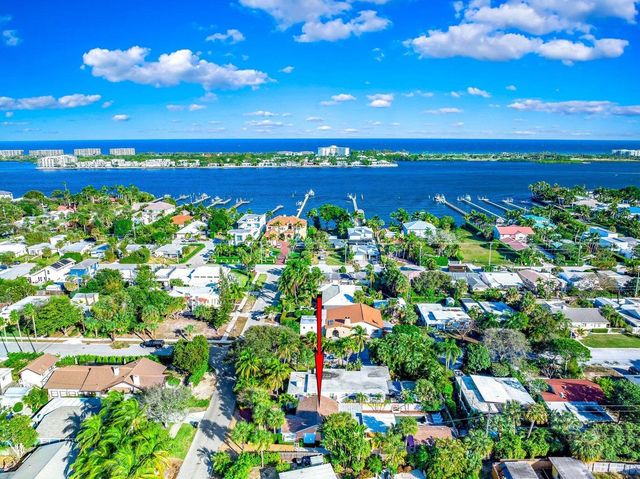 205 18th Avenue N, Lake Worth, FL 33460