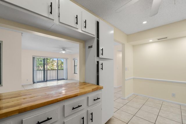 706 Sunny Pine Way E2, Greenacres, FL 33415
