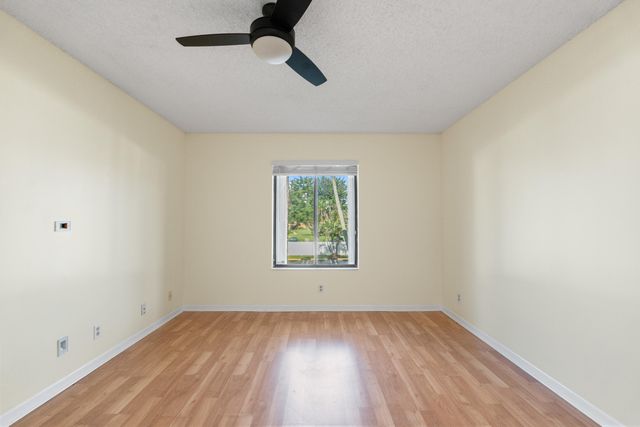 706 Sunny Pine Way E2, Greenacres, FL 33415