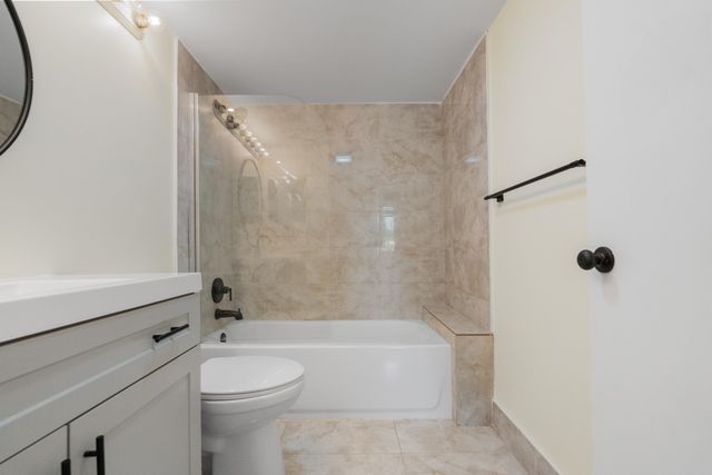 706 Sunny Pine Way E2, Greenacres, FL 33415