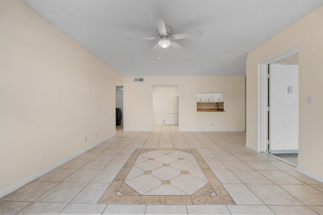 706 Sunny Pine Way E2, Greenacres, FL 33415