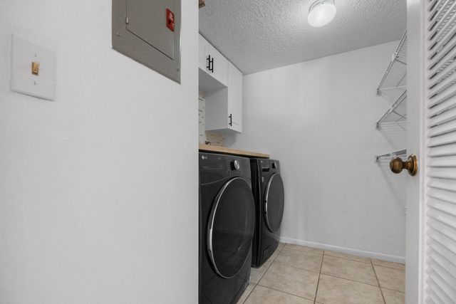 706 Sunny Pine Way E2, Greenacres, FL 33415