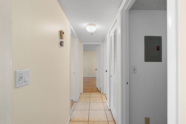 706 Sunny Pine Way E2, Greenacres, FL 33415