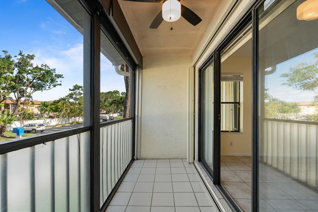 706 Sunny Pine Way E2, Greenacres, FL 33415