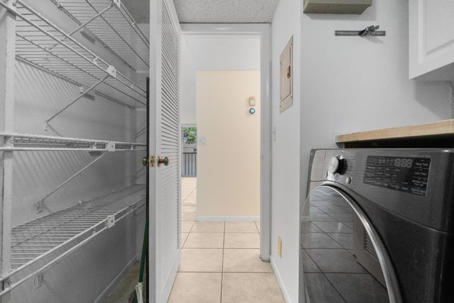706 Sunny Pine Way E2, Greenacres, FL 33415