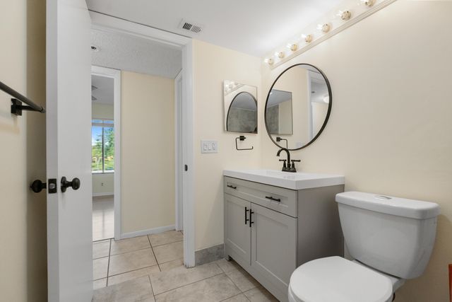 706 Sunny Pine Way E2, Greenacres, FL 33415