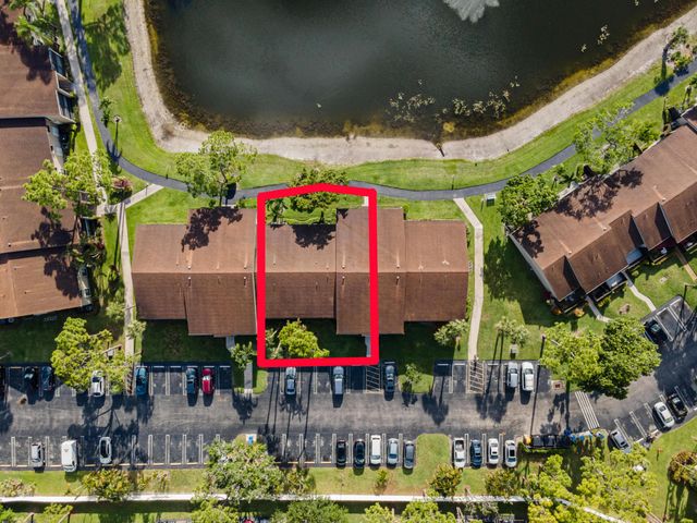 706 Sunny Pine Way E2, Greenacres, FL 33415