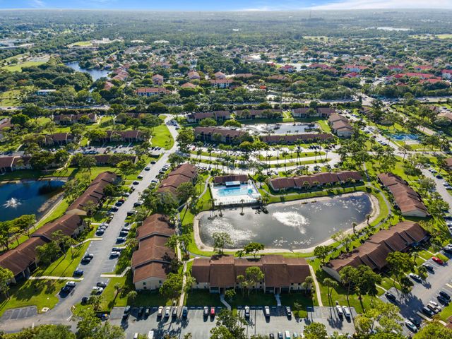 706 Sunny Pine Way E2, Greenacres, FL 33415