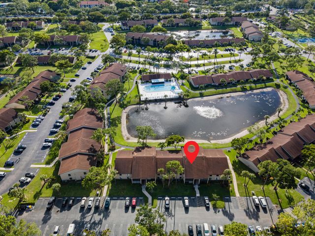 706 Sunny Pine Way E2, Greenacres, FL 33415
