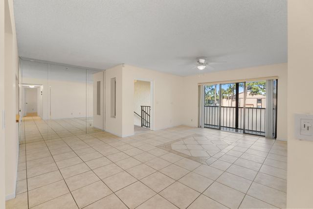 706 Sunny Pine Way E2, Greenacres, FL 33415