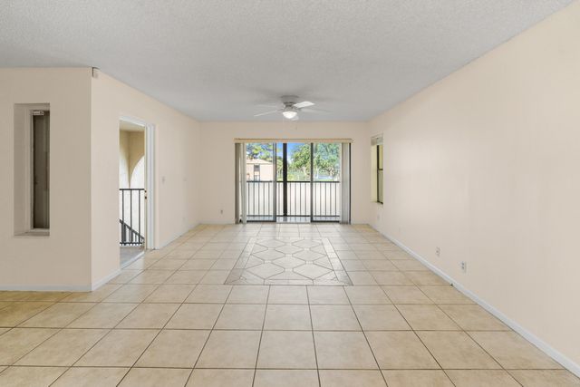 706 Sunny Pine Way E2, Greenacres, FL 33415