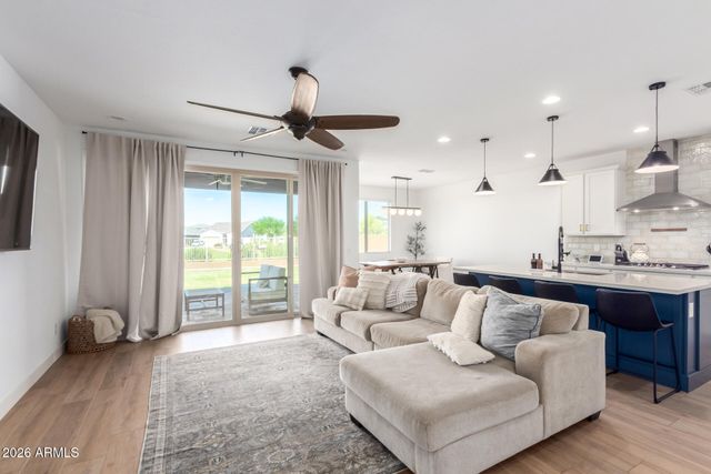 638 W LOWELL Drive, San Tan Valley, AZ 85140