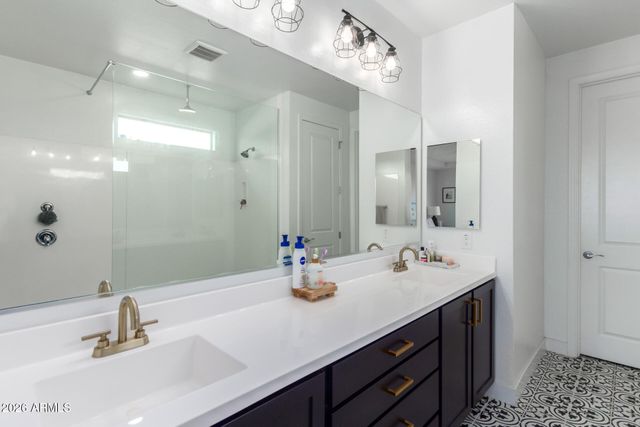 638 W LOWELL Drive, San Tan Valley, AZ 85140