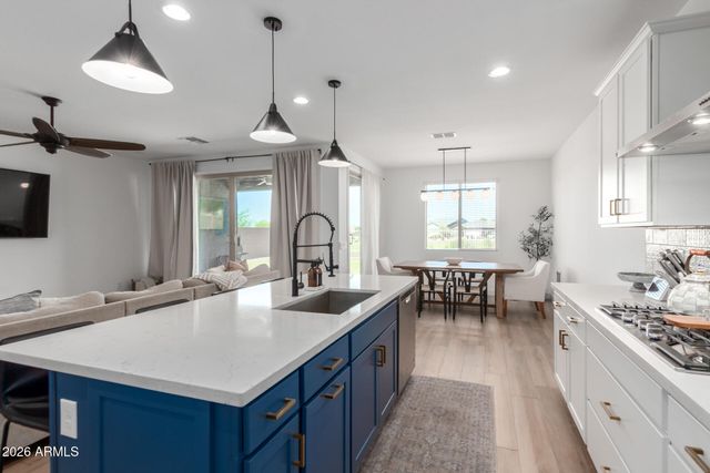 638 W LOWELL Drive, San Tan Valley, AZ 85140