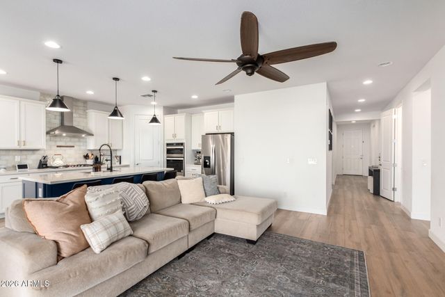 638 W LOWELL Drive, San Tan Valley, AZ 85140