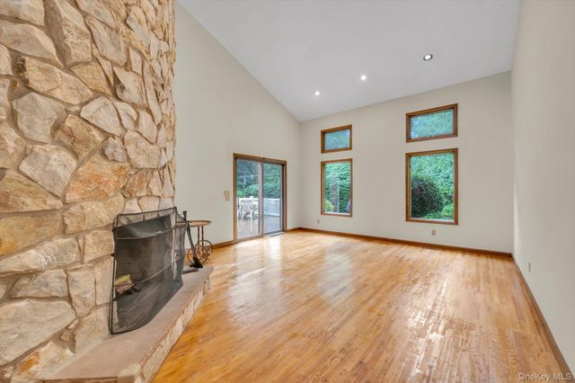 244 Store Hill Road, Old Westbury, NY 11568