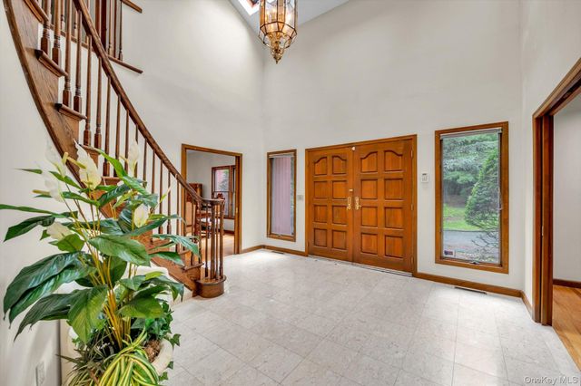 244 Store Hill Road, Old Westbury, NY 11568