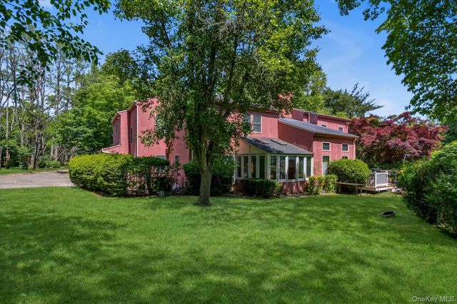244 Store Hill Road, Old Westbury, NY 11568