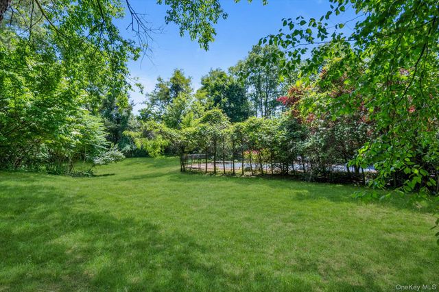 244 Store Hill Road, Old Westbury, NY 11568