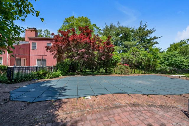 244 Store Hill Road, Old Westbury, NY 11568